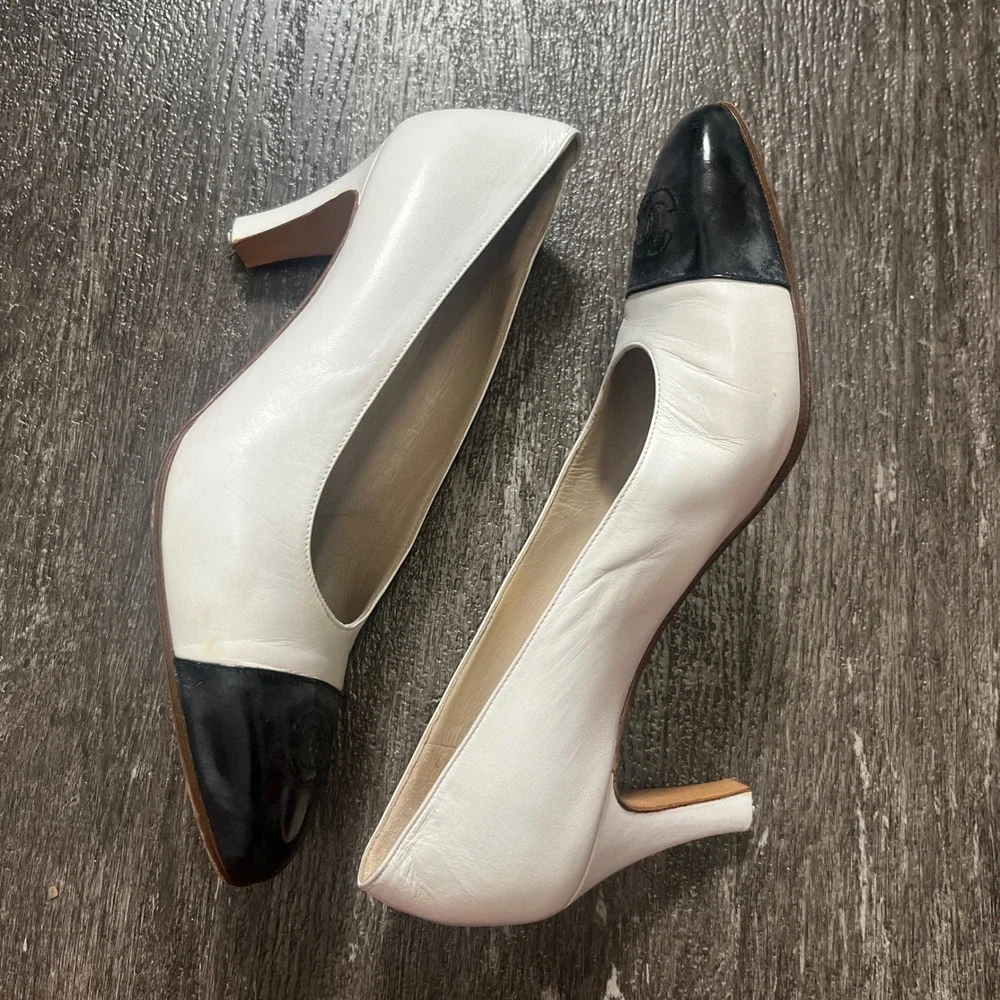 Chanel Cap Toe Heels Pumps White Black Leather Classic Vintage Designer Shoes - Picture 4 of 6